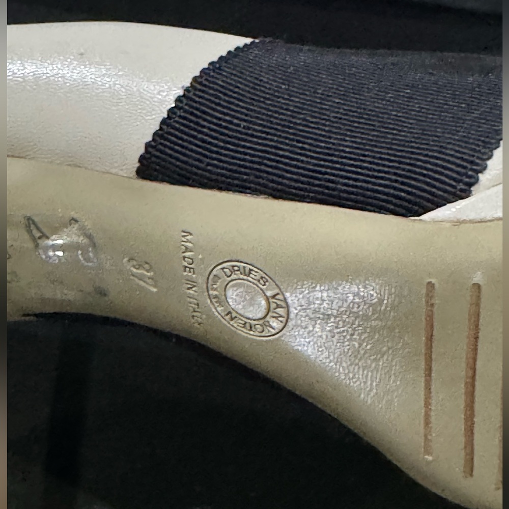 Dries Van Noten ecru leather with black fabric.designers signature curved heel. - Picture 11 of 14